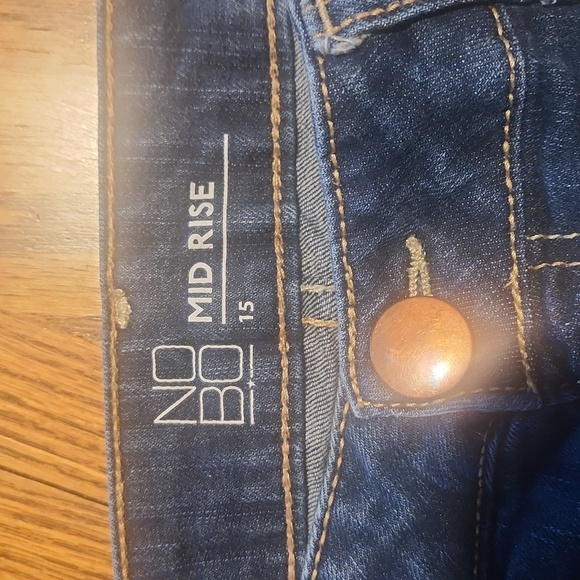 Denim Skirt distressed with crochet patch - Picture 4 of 5